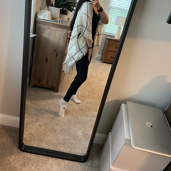 Women’s Wrap Shawl - Picture 6 of 9